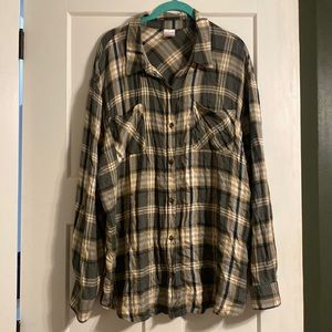 Gently Used No Boundaries green plaid button down top XXXL